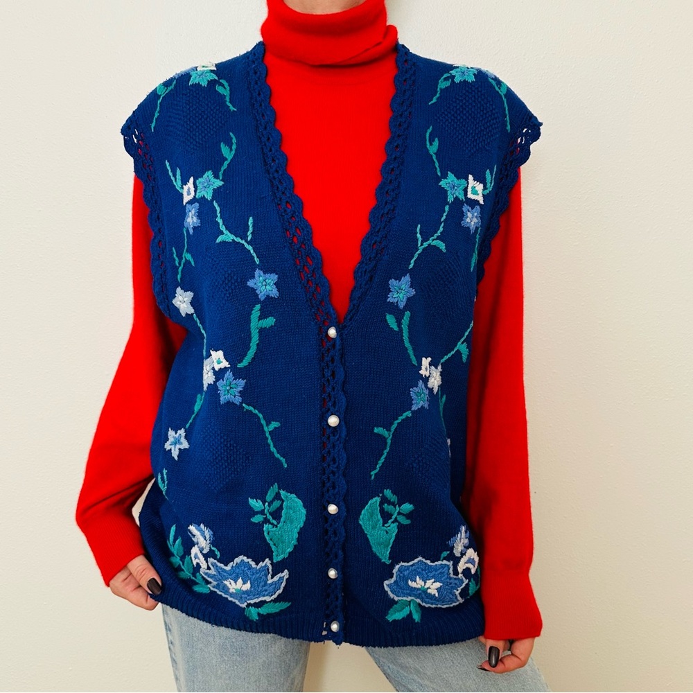 Vintage Koret Button Up Blue Floral Vest Scalloped Edges Pearl Buttons Sweater